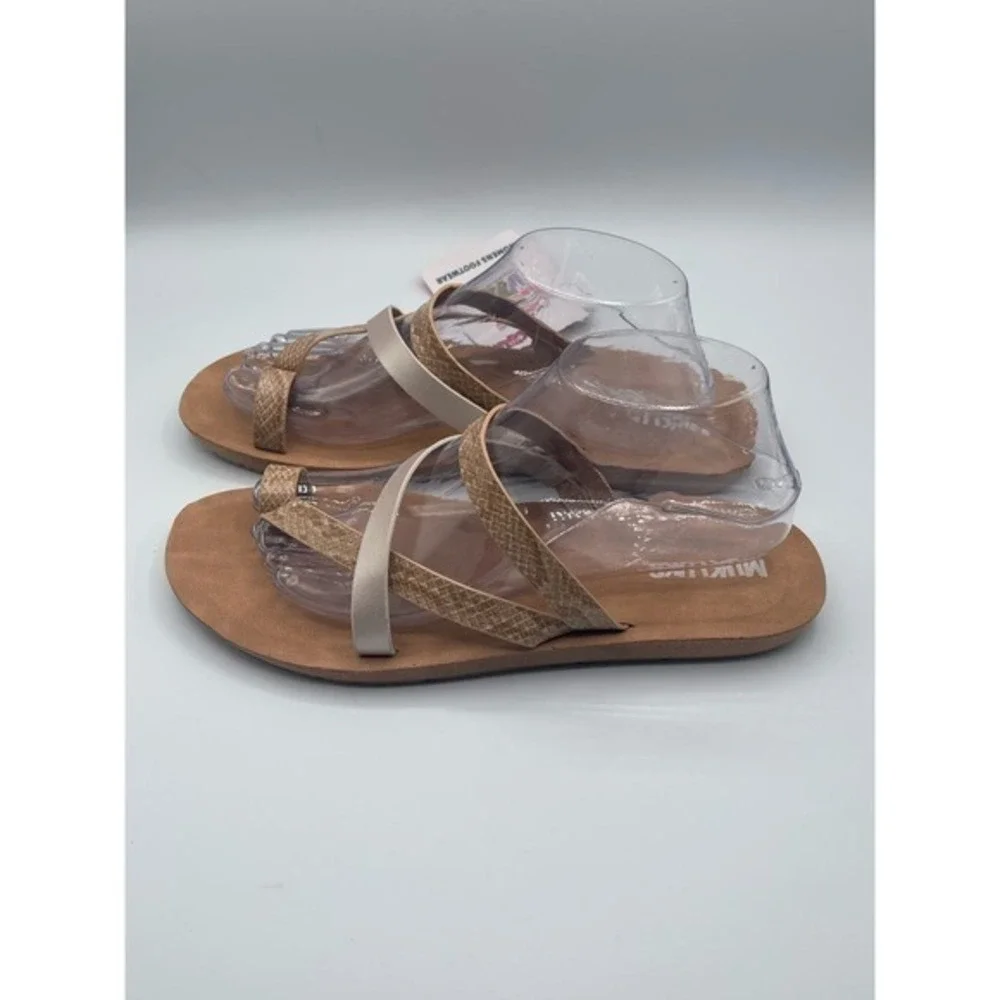 MUK LUKS Beige & Pearl Snake‎ Embossed Criss Cross Strap About Town Sandal